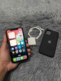 11 عادي نضيف جداً ذاكره 256  بطاريه 86 مامستبدل اي قطعه  نضيف جداً كام...