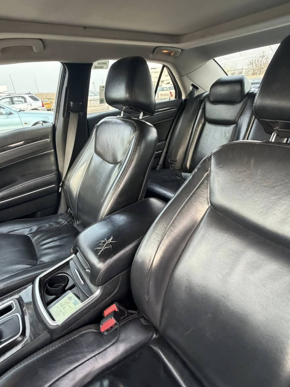 السلام عليكم اوباما للبيع وارد خليجي بيها ضرر داخل العراق 
٣ قطع بنيد جاملع وباب كير محرك كفاله ماشيه ١٢٥ ميل رقم اربيل و بأسمي رايدها ٢١٠ وبيها مجال  للاستفسار اكثر ***********
