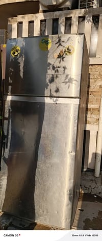 ثلاجة • عاطلة • حجم كبير