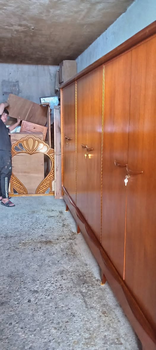 قنصور ٦ابواب فصال ثقيل قديم نظيف حيل
داخل وخارج صاج ماليزي جوه ٣ جكامج كبار
ورجلين باب الجديد مجاور نادي الفتوه الرياضي محلات عمر رمزي للاستفسار
***********
***********
