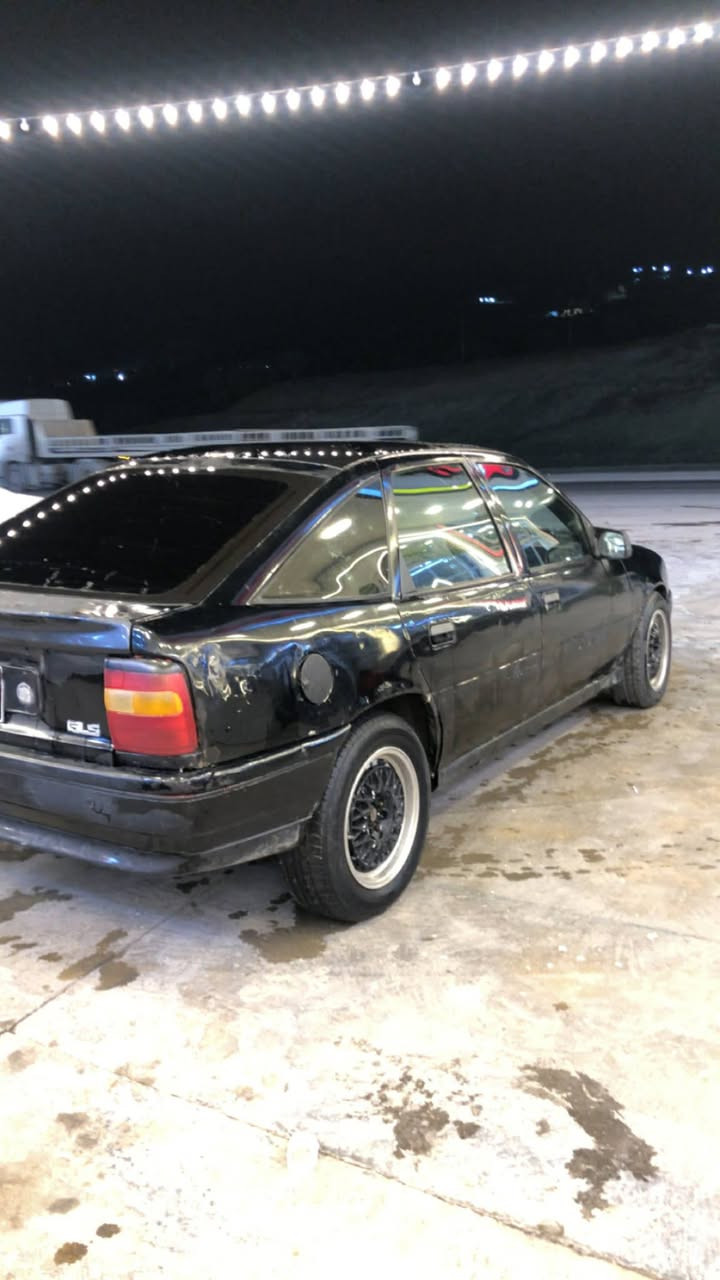 ئؤپل فيكترا ١٩٩٢ علوج علوج
مه كينه ٢٠ گير عادي    (17 گه لا و معامله )
جانتا  تايه سلايده 
ويلي بي بي ايس
بي ليدران بيش و بيشت كه پس
كاره باي گه رمي و فلجه و لايت و ته نزيل ناو گيچي هه موي به شه رت
ته قه و ره قه ي به شه رت
گير و مه كينه ي سفر هه لمي نيه به شه رتي فحس و فيته ر
ده عامي بو ده عامي به شه رت عه يب و ١٠٠$ بشكينه 
(١٧$) گه لا و معامله (***********)
