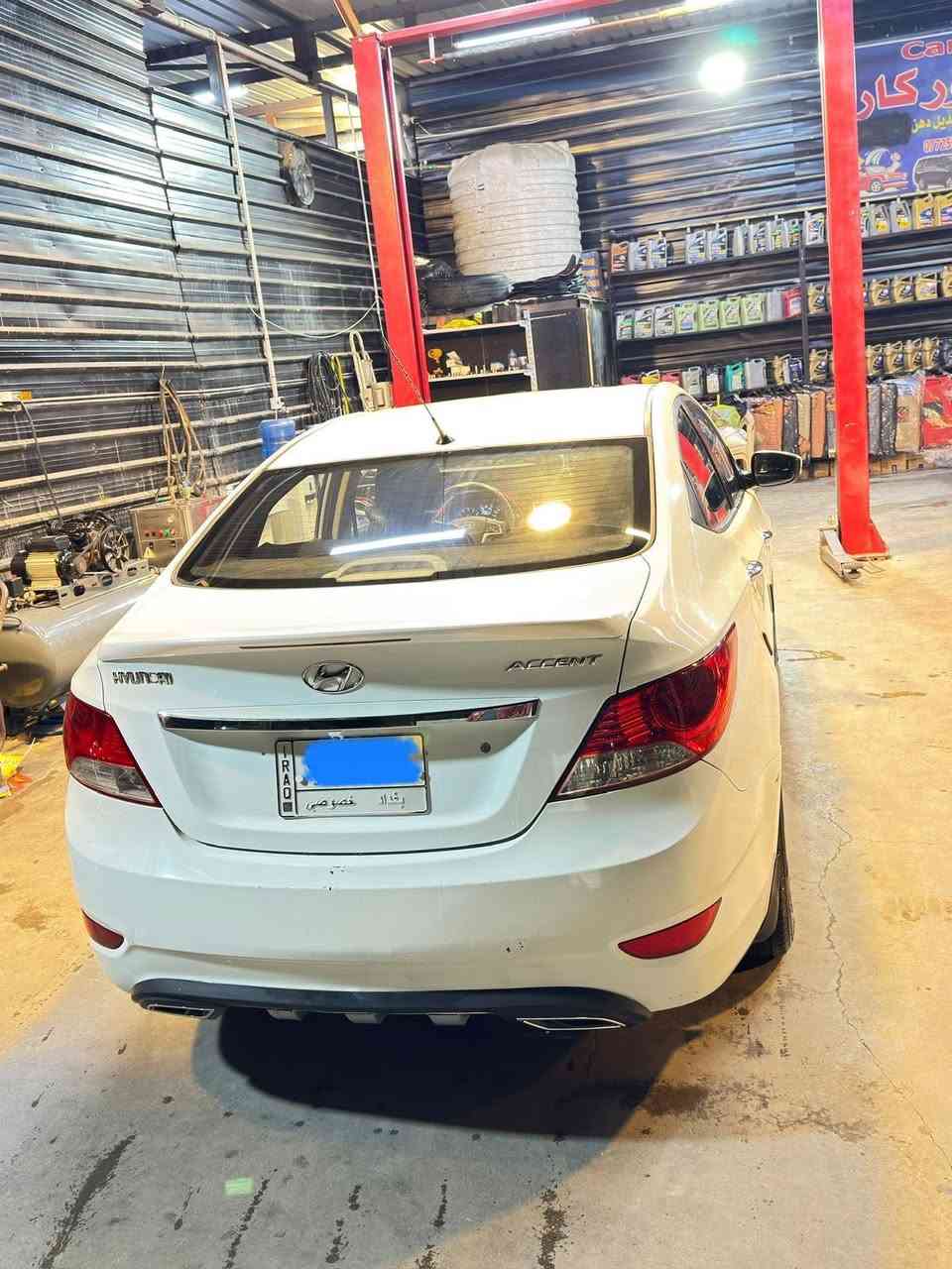 السلام عليكم
اكسنت خليجي للبيع موديل 2011 مضلع محرك 1600 قطرتين السياره مكفوله من الصبغ والتبديل بيها قطعتين بارد (جاملغ امامي جهه سايق وجاملغ خلفي جهه سايق ) موضح بالصور السياره فتحة سقف وتحكم ستيرن جهتين السيارة ماشية 93000 km حقيقي ومفحوص 
السياره استلام شركة 
السيارة رقم بغداد الماني باسمي سنويه لل 2027
السعر 108$
مكاني بغداد حي الجامعة
ملاحظة : يوجد تخم ويل كب الاصلي 
للتواصل : *********** 
او ***********
