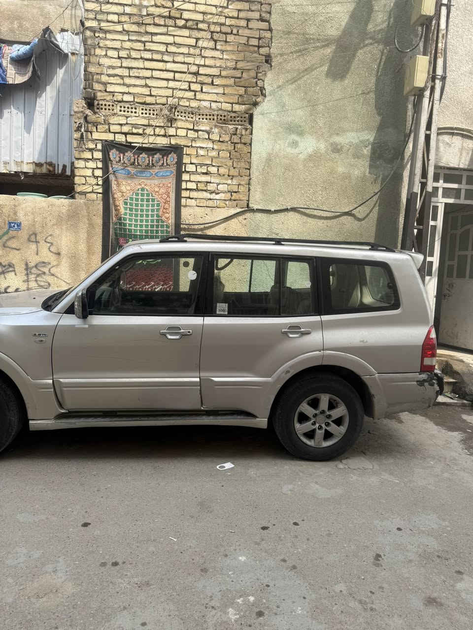 السلام عليكم للبيع باجيرو 2006
رقم انكليزي باسمي بغداد 
السيارة بيها ضربه باب الخلقي جهة السائق والجاملغ الخلفي جهة السائق المكينة بيها صوت كرنك ابيع مكينة كايمة 
السعر 85 وبيها مجال 
***********
