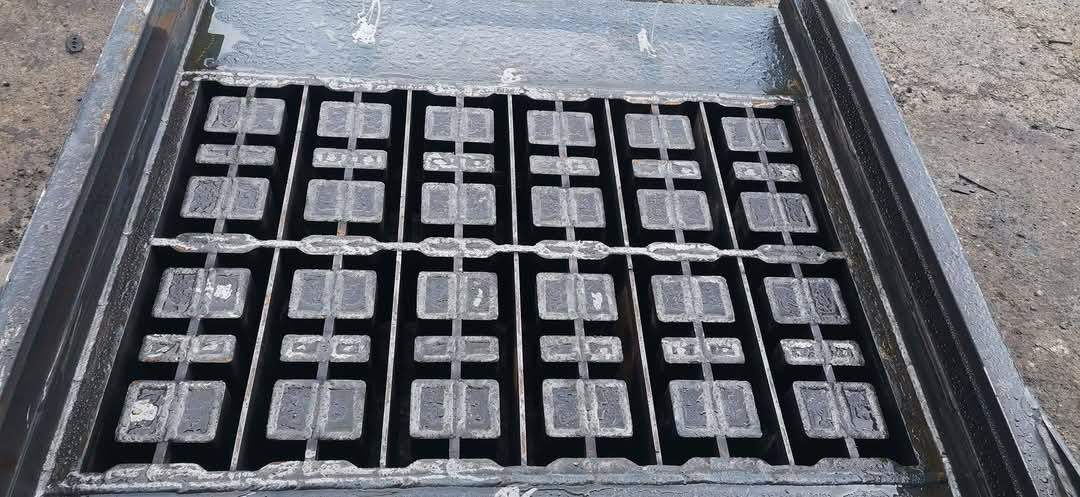 بسم الله وعلى بركة الله تعالى
حداده لتصنيع القوالب بكافه القياسات وحسب الطلب كركوك الحي الصناعي مع تجفيت الكابسات وملحقات معمل بلوك ***********
