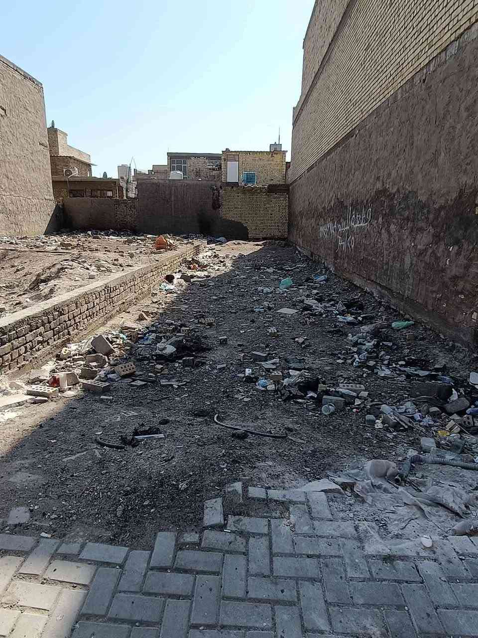 السلام عليكم قطعه ارض للبيع مساحه 125 متر واجهة 5 نزال 25
المكان حي السفير قرب صورة السيد 
*********** أو خاص
