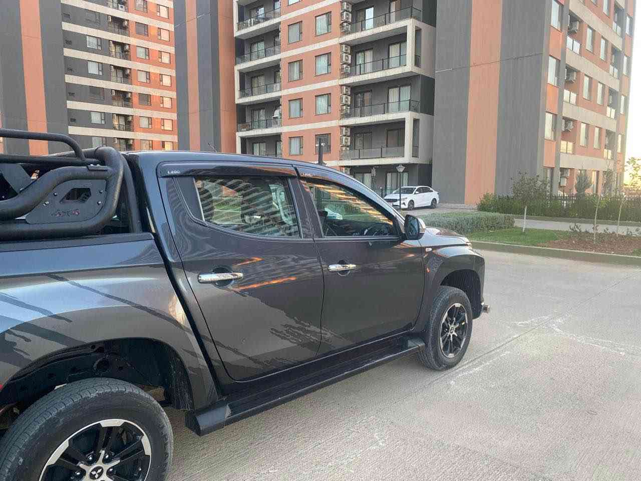 السلام عليكم متسوبيشي L200 موديل 2023 رقم اربيل سنويه باسمي مكفوله كفاله عامه لون نفطي السياره فور ويل مكاني بغداد وهذا رقمي *********** متواجد واتساب 

ماشيه ٣٨ الف السياره كير عادي بنزين 

بيع فقط بغداد, العراق
