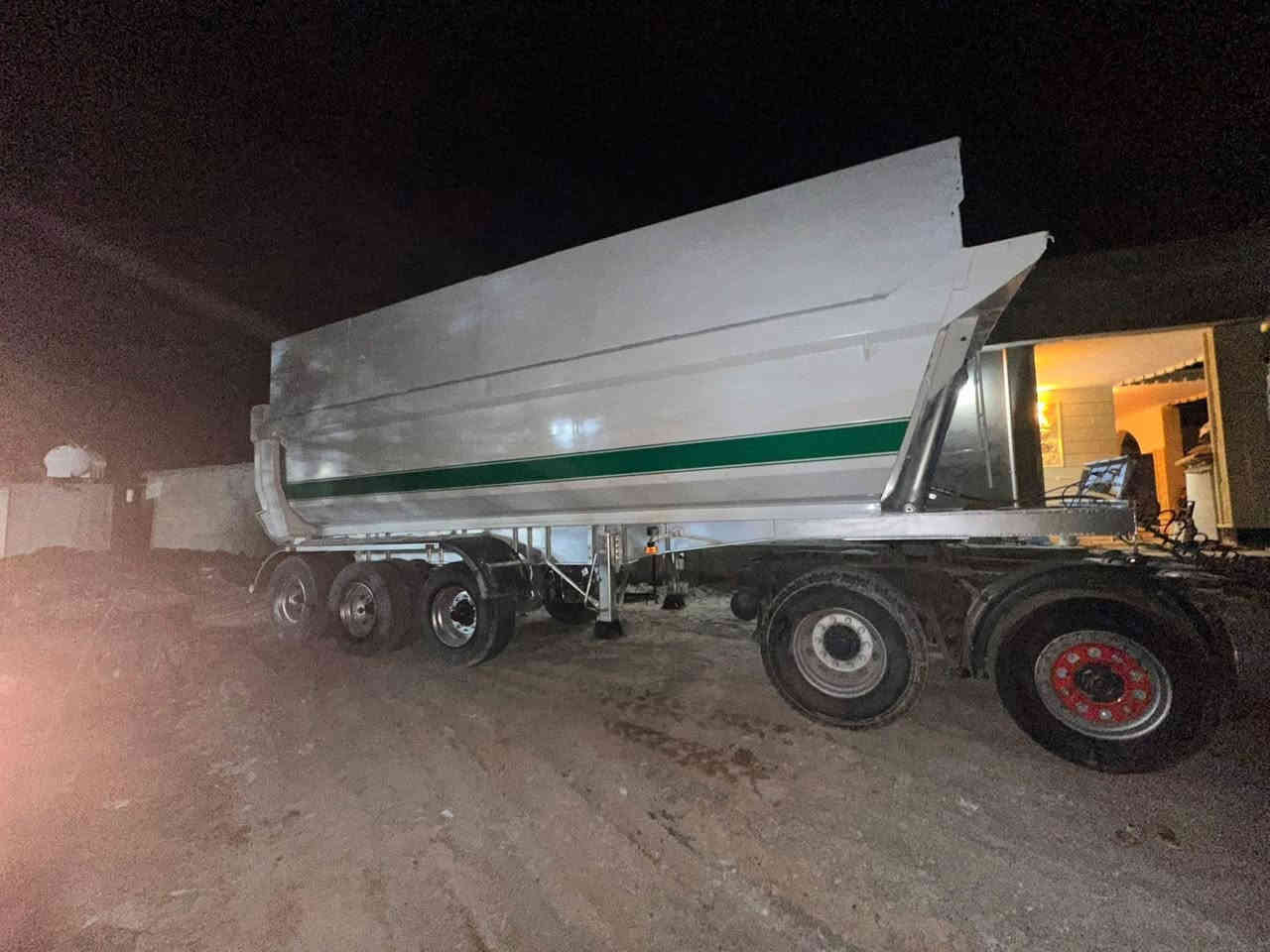 السلام عليكم للبيع بدي بيسين تركي تخم تاير ٢٦متر البودي جوبلس كهربائيه كله شغال جك جديد البودي مكفول من الجكه بالحنطه يشيل ٤٠طن معه التعلوانه السعر ١٠٠بي مجال للاستفسار *********** المكان صلاح الدين العلم
