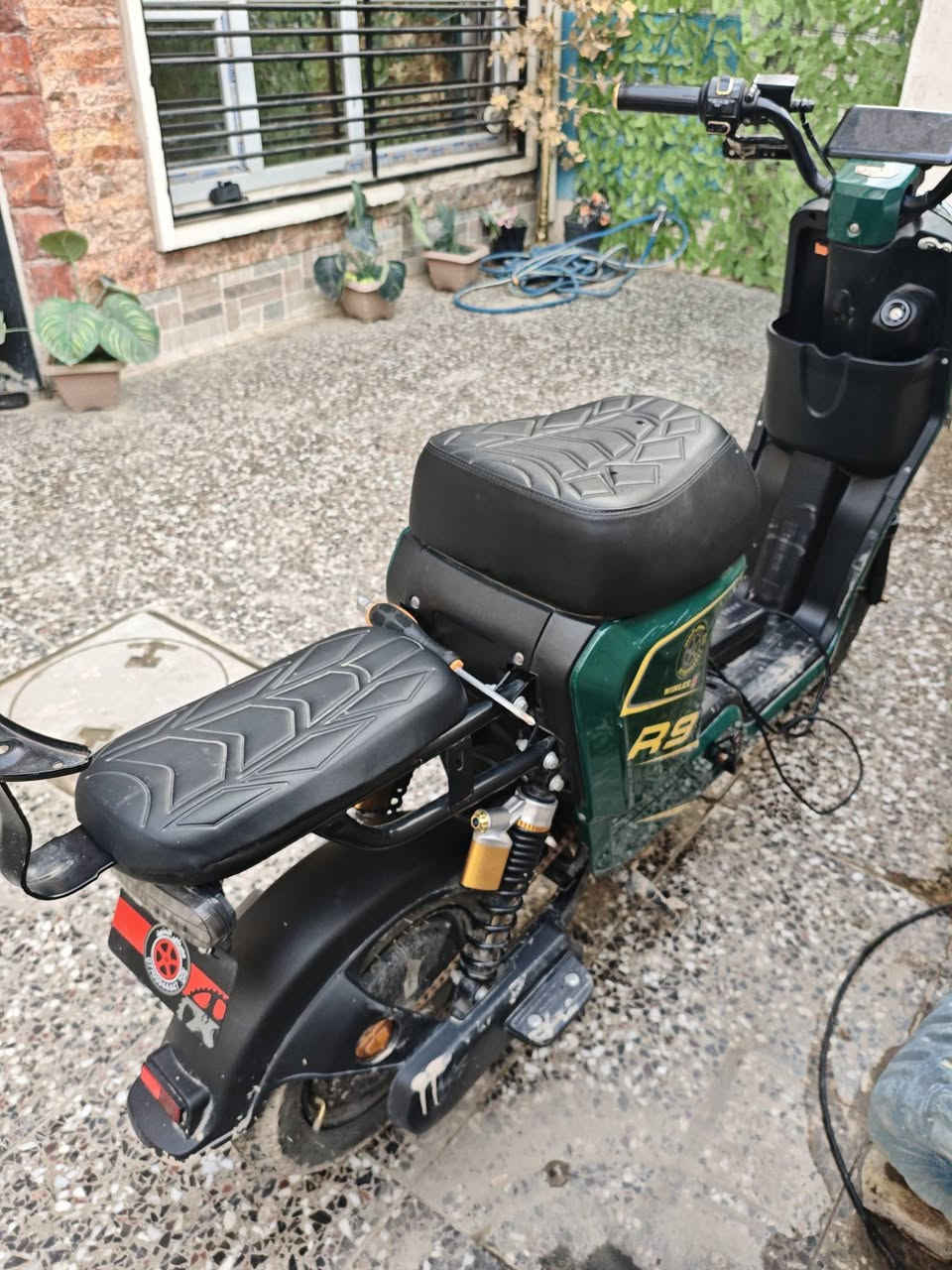 السلام عليكم دراجة شحن R9  2023خمسة بطاريات بريك ، لايت عالي ناصي، كلشي شغال بيها بس الفولتية مالتها 61 سعر 400 وبيها مجال للشراي يشهد الله جديدة وكلشي مابيها رقم للاتصال
***********
