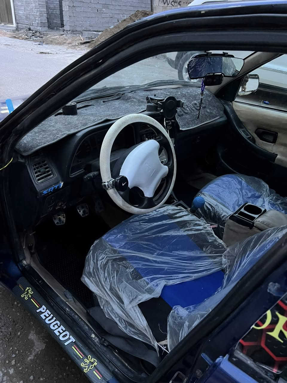 سلام عليكم اعادة النشر بسبب الوعود الكاذبة بيجو 306 موديل 2001 رقم بغداد انكليزي جديد هزه جديده محرك وكير خير من الله دوشمة جديده تخم تاير ويل صدر نضيف مكاني بغداد 
***********
***********
