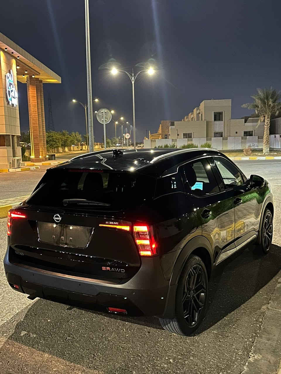 السلام عليكم 

للبيع او مراوس  
نيسان كيكس 
موديل 2025 
محرك 2.0 
بدون رقم فحص مؤقت 
مدوفع كمرك كامل 
ماشيه 9 الاف مايل

فئه SR فول اعلا مواصفات 
تحكم ستيرن 
5 كامرات 360 
حساسات امامي خلفي 
شحن لاسلكي 
فول تحكم ستيرن 
جام اوتو 
5 وضعيات قياده 
فور ويل 
مداخل تايب سي امامي وخلفي 
وبعد بيهة  هواي مواصفات  فول 

ضرر بابين اليسار صبغ فقط 
 
يرباك برده فقط 

مكان السياره ( تكريت  ) 
***********
السعر 190
