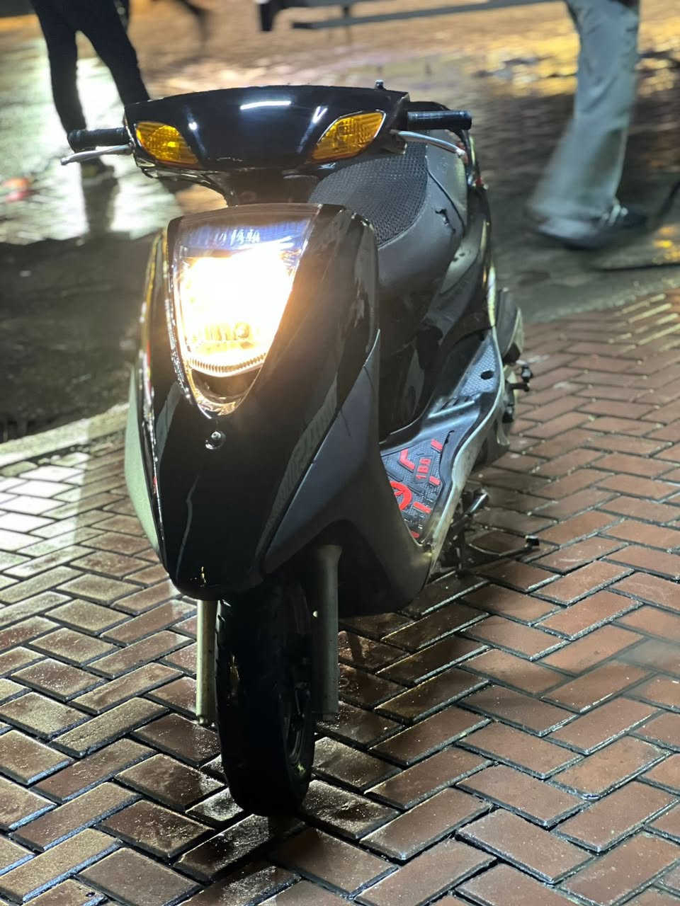 لام عليكم دراجه نوع ابريز للبيع دراج مكفوله كفاله عامه محرك وكهربائيات كله شغاله ناقصه واير كيلو متر بس عليه كلجات رياضي شلعه ومعدل الدراجه سعره 800 وبيه مجال مكاني بغداد الاعضميه رفم الهاتف ***********
