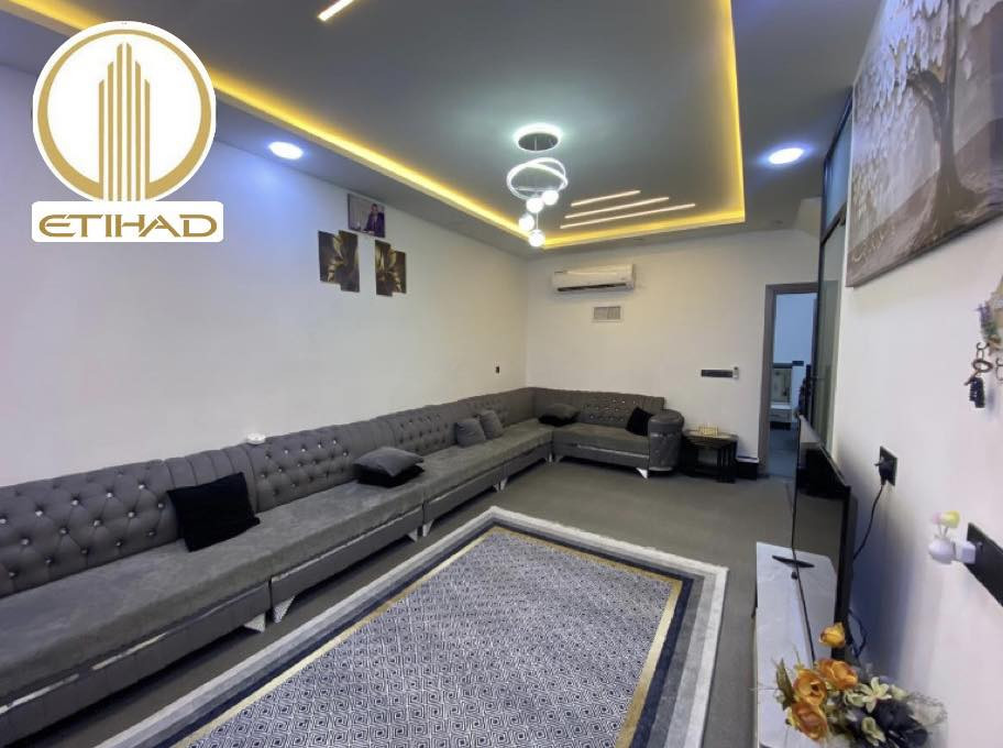 #مكتب_الاتحاد_لتجارة_العقارات_والمقاولات
🏛دار  للبيـــــــــع حي المصارف 🏛 

◀️ مساحـة120متر  🏠

◀️واجهة 7متر .بناء حديث 2025🏛️

◀️سند طابو ملك صرف ⭐️

◀️تسليم بيت فوري 🏠

◀️موقع مميز و هادئ🏠

الطابق الاول:
غرفه نوم واستقبال وهول ومطبخ وخدمات ومنور 🏠

الطابق الثاني:
وثلاث غرف نوم وخدمات وهول وبيتونه🏠

تفاصيل اكثر يرجى مراجعة المكتب
_____________________________ 
         مكتب الاتحـــاد للعقار 
الفرع الاول : شارع المصارف الرئيسي 
الفرع الثاني: الصديق بداية سايدين البحرين 
***********◀️
          م. عبدالله العبيدي
