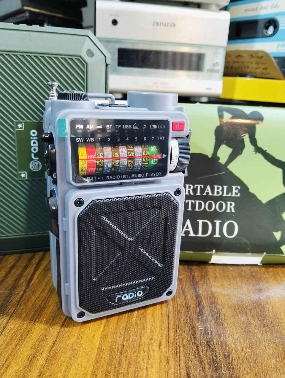 الراديو المدرع R11 العالمي
جهاز جديد بالعلبه غير مستخدم 
موجات الراديو FM MW 
والموجات الخارجيه SW عدد 7 
سحب ممتاز للموجات 
بلوتوث و رام وفلاش 
منفذ شحن تايبسي شحن سريع 
يشحن عن طريق طاقة الضوء 
مع لايت لد قوي جدا وبوصله ومنبه 
يوجد فديو بالمنشور يوضح التشغيل 
للحجز المراسله على الخاص


**إذا كنت صاحب هذا الإعلان وتريد حذفه لأي سبب، رجاءا أرسل رسالة إلى الدعم الفني**