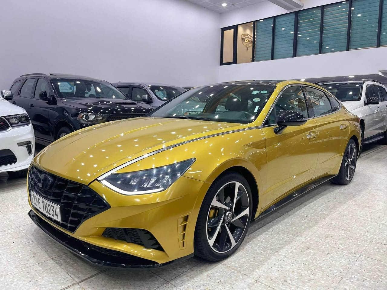 السلام عليكم ورحمة الله
#المركبة    : هيونداي سوناتا 2021 لون ذهبي 
#الضرر      : ضرر جاملغ خلفي ايسر مع قبق الجنطة وجاملغ امامي ايسر 
#نكفل       : الشاصي والغرق والايرباكات والوكالة او تحويل الملكية 
#الايرباكات: نكفل السيارة من ضرر الايرباك والشاصي والغرق 
#السعر.   : 163 ورقه وبيه مجال 
المواصفات
✅ هيونداي سوناتا 2021 ذهبي مميز رقم اربيل دولي
✅ محرك 1600 تيربو جارج 
✅ قمارة السيارة بانوراما 
✅ حساسات خلفية اصل 
✅ حساسات الانحراف عن المسار 
✅ رادار امامي تفاعلي للتنبيه والبريك الذاتي 
✅ اشارات بالمرايا الجانبية 
✅ بصمة باب وبصمة تشغيل وتشغيل عن بعد
✅ ويل كب لمتد حجم 19 مع طقم تاير بحالة ممتازة 
✅ غرفة السيارة لون رصاصي جلد ومخمل 
✅ تحكم كهربائي متكامل لمقعد السائق فقط 
✅ تحكم ستيرن جهتين متكامل الايعازات مع الرادار
✅ شفتات ستيرن للتحكم بالكير العادي
✅ شاشة دشبول كبيرة متكاملة الايعازات 
✅ تبريد المركبة قطعتين امامي وخلفي 
✅ شاحن موبايل وايرلس مع منافذ USB,AUX
✅ خاصية تثبيت المركبة وحساسات انحراف المسار 
✅ نكفل الشاصي والغرق والايرباك وعلى الفحص 

✅ #السعر المطلوب 163ورقة وبيه مجال

📍موقع السياره النجف الاشرف 
☎️*********** النجف, العراق
