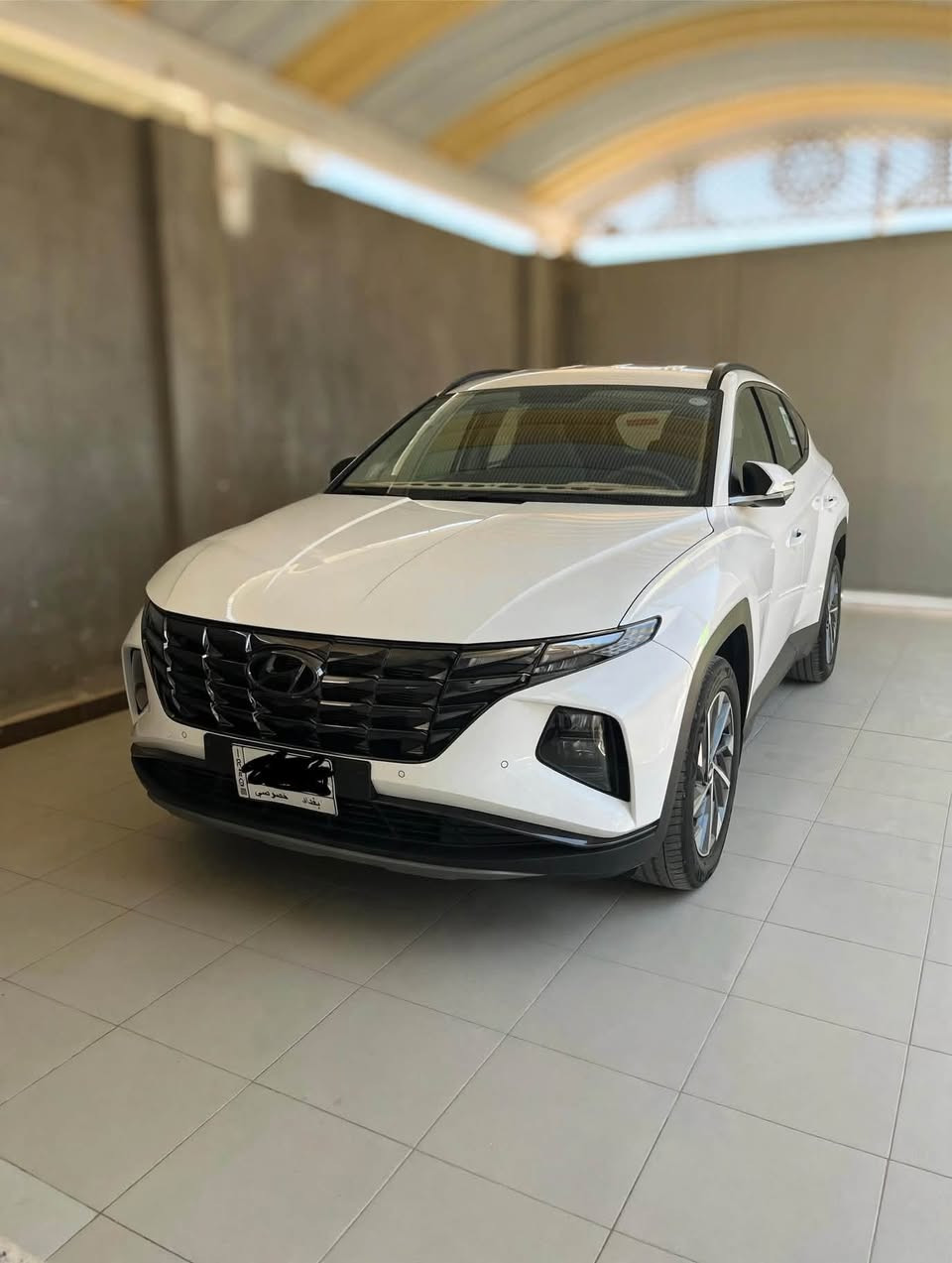 اللهم صلِ  على سيدنا محمد وعلى الِ محمد
🚗 للبيع 
Hyundai Tucson 2023
هيونداي توسان خليجي 2023
رقم بغداد وبأسمي
 🌍 المدينة – الانبار – الخالديه   
  🛣️  المسافة المقطوعة      - 90 الف كم  
--------------------------------------------
✅ المواصفات:  
هيونداي توسان خليجي 2023 🔥
فول مواصفات ما عدا القمارة حديد 🚗💪
نظيفة وعلى ايد وحده عدا بيها بارد جاملغ خلفي معدل بي دي ار والباب الخلفي شخط صغير مصلح كارت
✨ المواصفات:
• الموديل: 2023
• الوارد: خليجي
• الممشى: فقط 90 الف كم ✅
• المحرك: 2000 سي سي "دوش" اقتصادي وقوي
• نوع الكير: أوتوماتيك + عادي
✅ أنوار LED نهارية وخلفية
✅ كشافات ضباب أمامية وخلفيه
✅ نظام حفظ المسار وتحذير الخروج عن المسار
✅ حساسات أمامية وخلفية + كاميرا خلفية عالية الدقة
✅ مقود متعدد الوظائف مع تحكم صوتي وبلوتوث
✅ نظام مراقبة ضغط الإطارات TPMS
✅ نظام مانع الانزلاق + ABS + EBD + نظام الثبات الإلكتروني ESP
• كراسي  جلد كهربائية مريحة
• شاحن وايرليس 📱
• شاشة كبيرة مع نظام نفيگيشـن 🔍
• برادات بجوانب الدشبول الخلفي ❄️
• كاميرا، سينسرات، نظام توفير وقود
• داخلية نظيفة جداً
💰 السعر:  225 $
مكلف بالنشر للاستفسار يرجى التواصل على ***********
