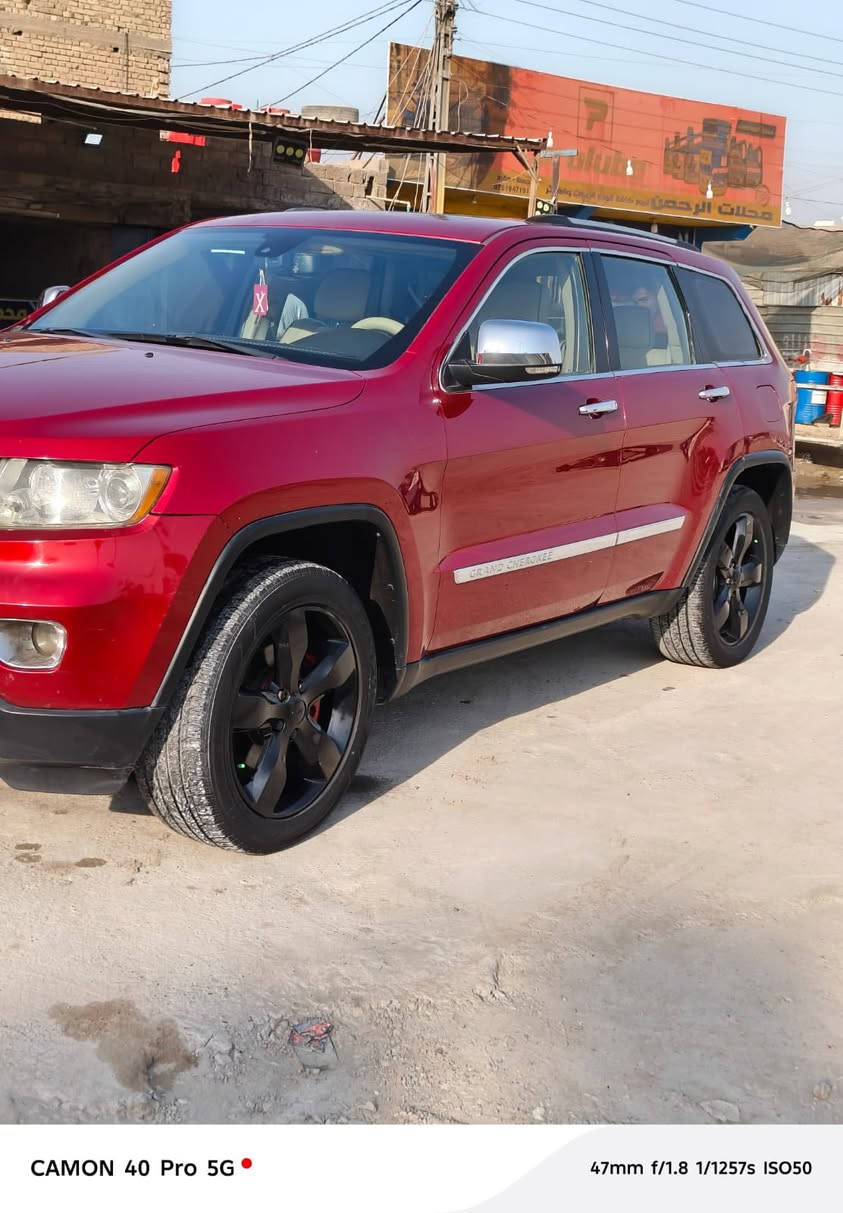 جيب للبيع ٢٠١١
فول مواصفات الأخير اعلى فئه 
محرك ٣٦٠٠ مكفول كير مكفول 
ماشيه ١٢٥ بيها قطعين كلير وحادثها جنطه وجاملغ ***********
*********** واتساب السعر ١٤٢ وبيها مجال بسيط تخم تاير قبل سبوع شاده سياره ربع ماناقصها جديده
