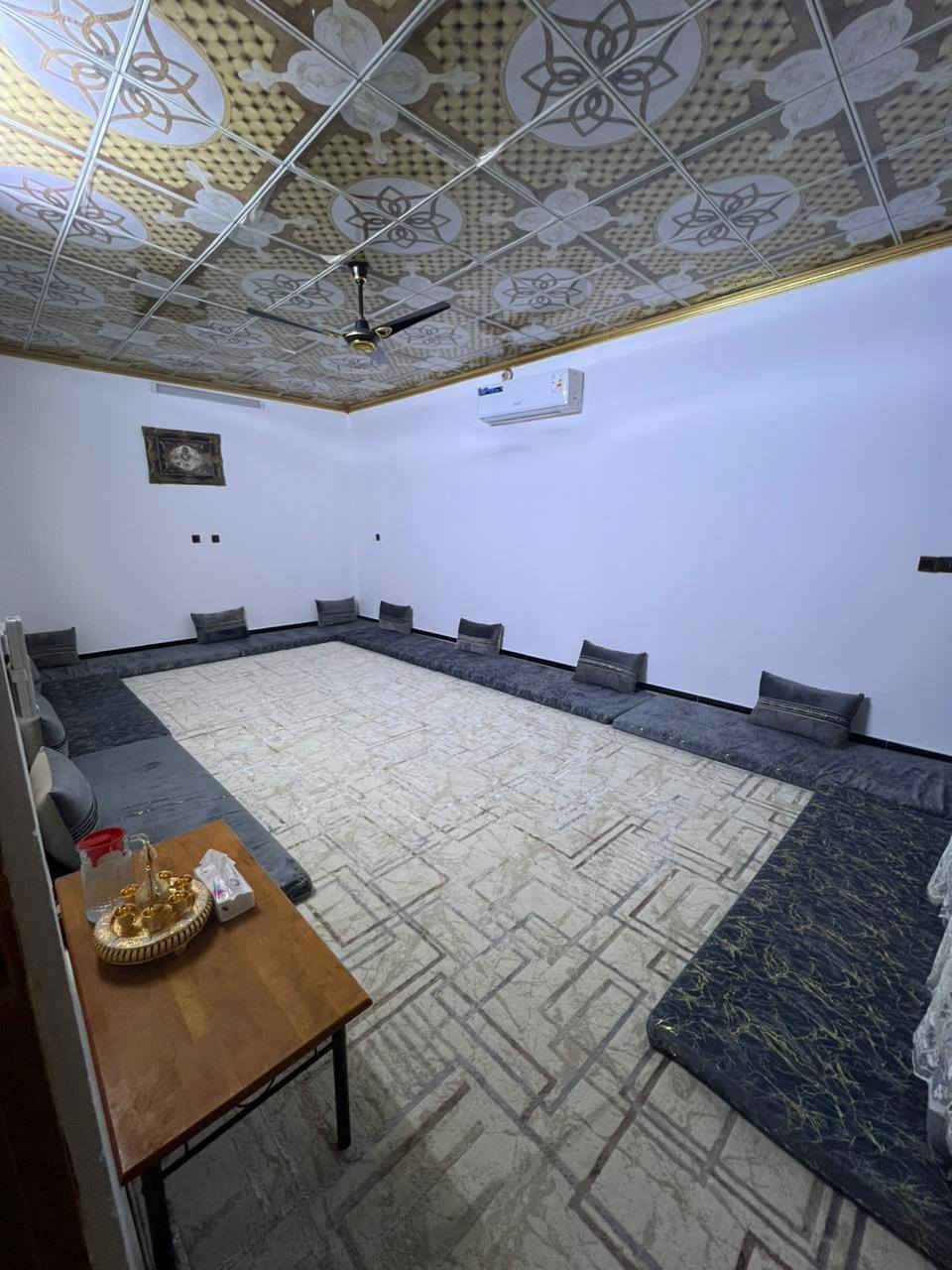 بيت للبيع المساحه 260متر يتكون من 3غرف +استقبال +مطبخ +صاله +3 سبالت+عرفت اخشاب كامل +بردات+كهربائيات ماتصرف عليه لو ربع السعر50الاتصال ***********/***********

