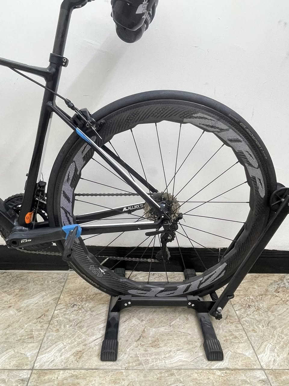 ￼ Giant Defy Aluxx  🇹🇼
دراجة جاينت 
ابيع كامل وابيع قطع 
تريد ويالة أو فقط فريم أو فقط سستم
الويالة : ZIPP 454nsw 
كروب سيت : بالكامل 105 حتى بايدر لوك 105
فريم : المنيوم خفيف جداً

راسلني واتساب : ***********
او ماسنجر على الخاص
