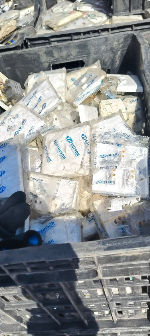 السلام عليكم موجود كهربايات كميه مناسبة سعر البك سويج ٢٥٠ دينار  ***********

