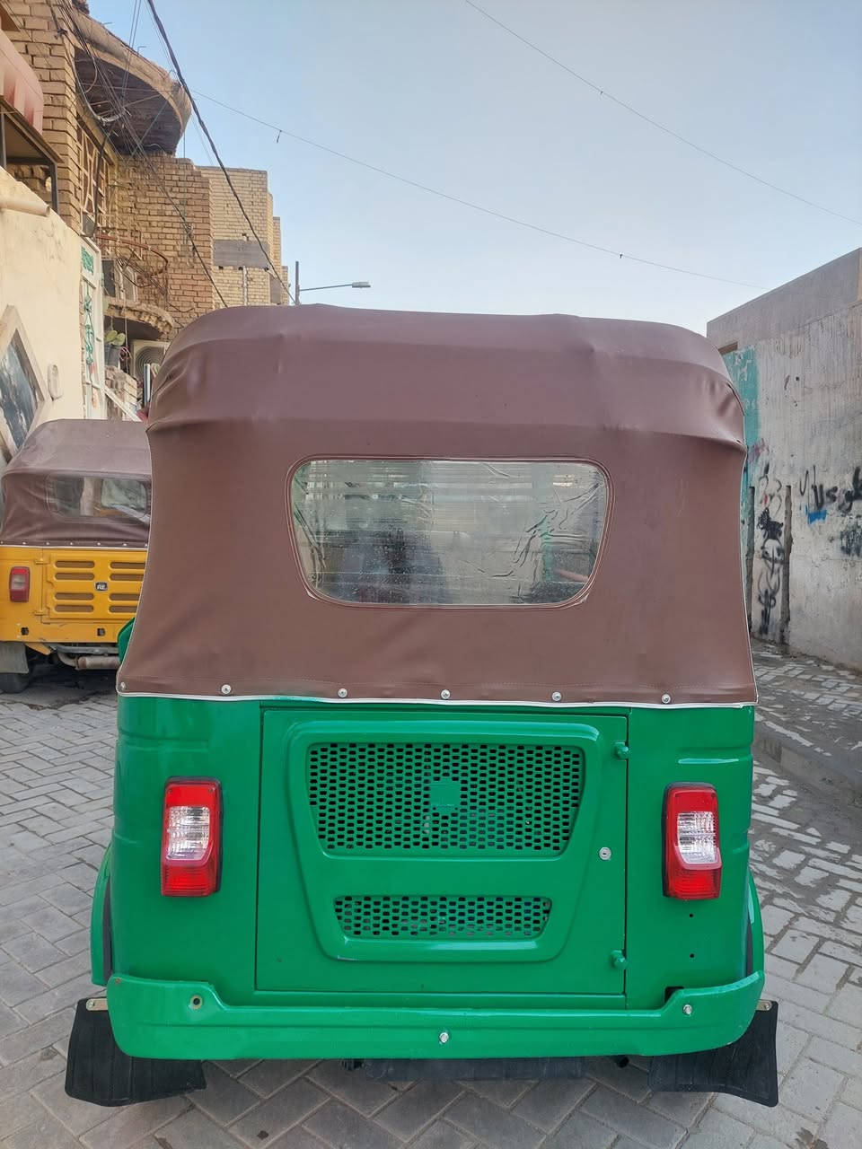 السلام عليكم شباب تكتك للبيع مديل ٢١ أوراق الغبور والقلم ابيعلك كفاله للترقيم مكينه برغي مامفتوح بيها البدي جانت بي ضربه قويه وبدلته وصبغته ابيعلك بس بدي بي صبغ ومعجون الباقي كله مكفول تكتك خير من الله شغل وطلع بوجهك للشارع مكاني مدينه الصدر.    سعرها٦٧٥٠ وبيها مجال قليل. 
***********
