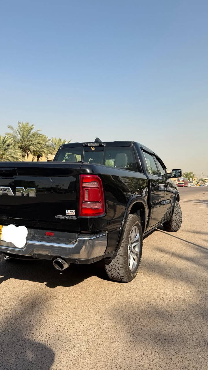 رام 1500 لمتد لونك هورن (بحالة الوكالة) 

الموديل : 2023. (خليجي) . 
العداد : 56 الف كيلو
المحرك : V8 5.7
المواصفات :
* دفع رباعي 4x4. 
* رادار تفاعلي مع مانع تصادم. 
* نقطة عمياء. 
* تحذير الخروج عن المسار.
* 4 كاميرات (360) درجة. 
* لوحة القیادة دیجیتال.
* شاشة عرض لوحة القيادة على الزجاج الأمامي. 
* لمسات داخليه من الخشب.
* استطفاف ذكي (اوتوپارك).
* دوسات جانبية كهربائية.
* المصابيح الأمامية زنون.
* كشافات الضباب زنون. 
* المصابيح الأمامية والمصابيح الخلفية LED. 
* دخول ذكي (بصمة). 
* تشغيل عن بعد.
* مقاعد من الجلد الفاخر. 
* المقاعد كهربائية مع ميموري.
* المقاعد الأمامية تبريد وتدفئة. 
* المقاعد الخلفية تبريد وتدفئة. 
* شاشة كبيرة 12 أنچ.
* نظام ملاحة نفكيشن GPS.
* حساسات امامية وخلفية.
* سقف بانوراما.
* مانع تصادم خلفي. 
* مكيف خلفي.
*محدد سرعة.
* ويل كروم قياس 20 انج.
* نظام اطفاء وتشغيل اوتماتيكي.
* مرايا كهربائية جانبية من الكروم قابلة للطي كهربائيا.
* شاحن موبايل لاسلكي (واير ليس).
* الشباك الخلفي كهربائي. 
* المرايا الجانبية تدفئة. 
* باب الصندوق كهربائي.
* غطاء ثلاث طبقات خلفي .
* امكانية تعديل ارتفاع دواسات البنزين والبريك.
* هاند بريك كهربائي.
* المرايا الوسطية كاميرا. 
* حساسات امامية. 
* حساسات خلفية. 
* مرايا مع خاصية التعتيم الذاتي. 
* مساحات تخزين إضافية تحت المقاعد.
مكان السيارة بغداد -الشرطه الرابعه
سعر السياره 475 ورقه 
‏‭*********** 
*********** واتساب
