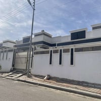 بيت ب٢٥مقدمه مجمع اليرموك مساحه ٢٠٠طابق واحد  نقص بس سيراميك شهر ويكمل...