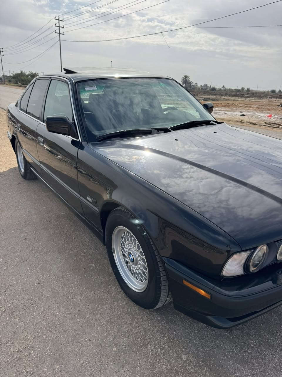 سلام عليكم بي ام موديل 91 مكفولة من ضربة صبغ جماليه فقط محرك والااكسن شرط535 مفتوح بيها منضومه غاز بأسمي  تحويل ثاني يوم سعر 75 وبية مجال مكاني النجف الاشرف *********** بية وات ساب ابيع بدون مراوس والا قصد
