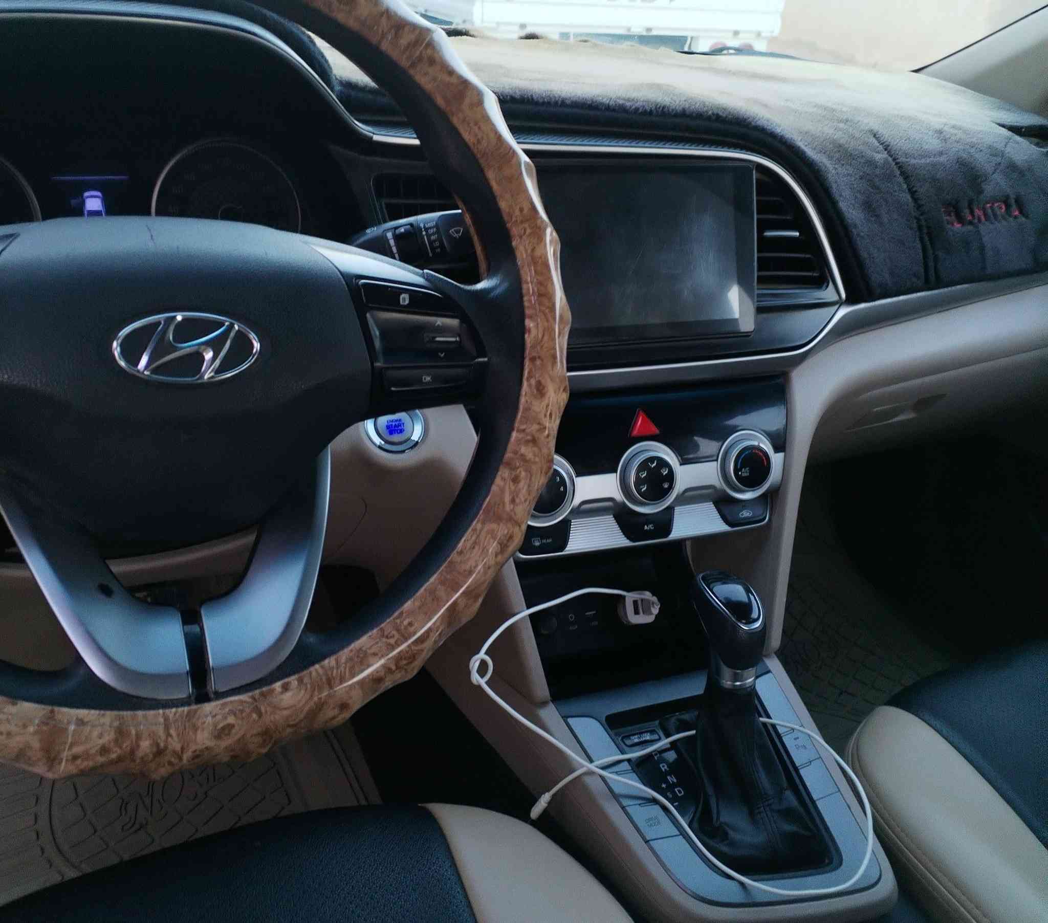 سلام عليكم النترا موديل 2020خليجي رقم ذي قار الجديد بيه تبديل بنيد وبارد 4 اصابع  بالجامغ الامامي الايمن والايسر  والباقي مكفول
 فول مواصفات 1/1
 بصمه محرك 2000 دوش  سياره جاهزه كير محرك تبريد تخم تاير جديد
 داخله هزه تنفذ 2026  
قبل شهر جددت سنويتها 
مكان السياره ذي قار مركز العسر 153  وبيه مجال واي ستفسار  ***********
