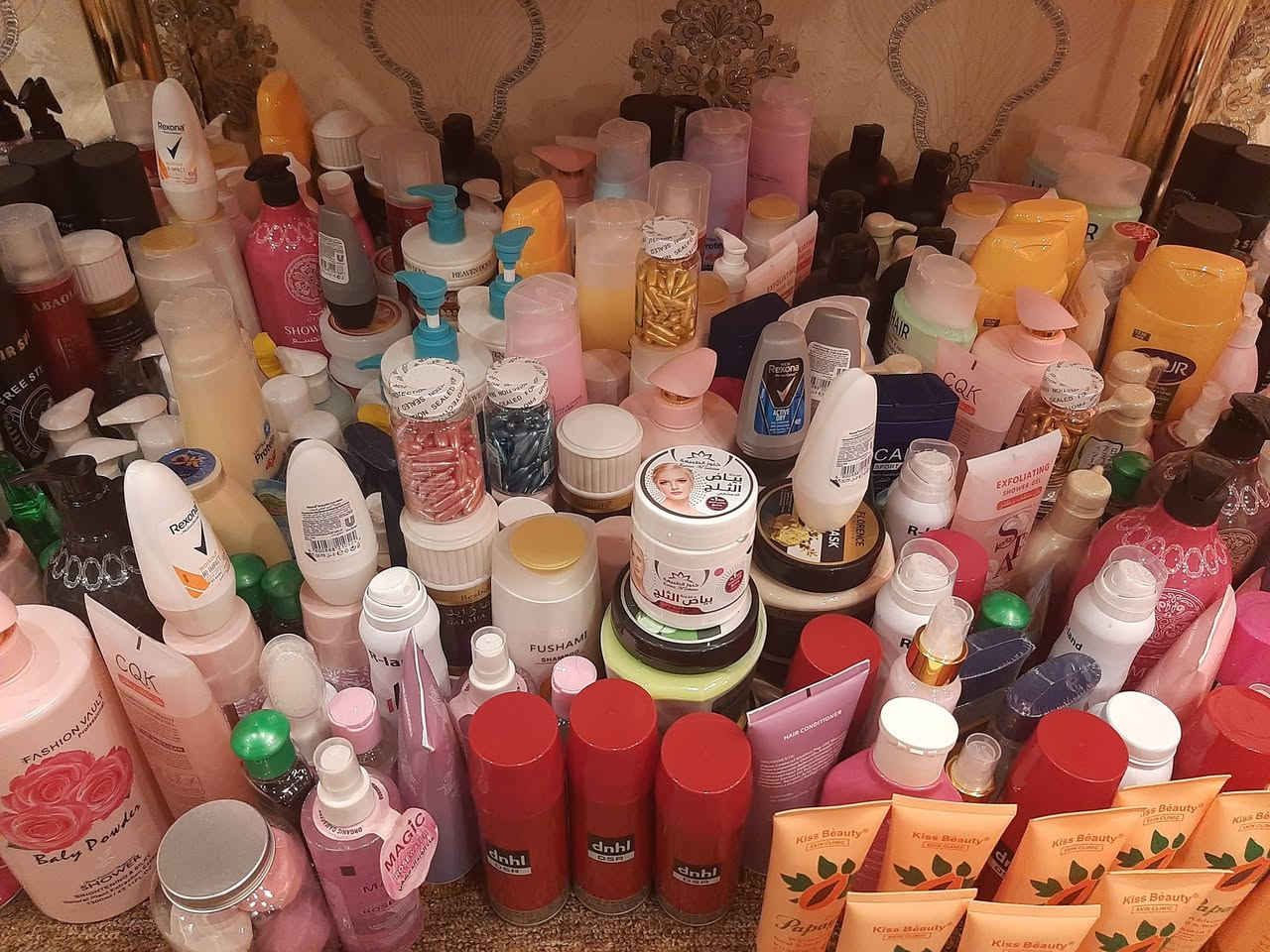 تعزيله محل أغراض كوزمتك اكسباير ٢٠٣٠ محتاجه كلهم جدد
الف وميه و٥٠ قطعه لوشنات شامبوات معطرات منظفات بشره واقي شمس  صابون وجه وصابون عادي 
فيتامينات وجه دهن شعر كلينكس مرطب  اقنعه وجه  باودر وسبري شعر 
....ألخ 
الي يستفسر يتصل او يراسل ع واتساب  ينفع اهل مشاريع صغيره والبيجاات  مكاني بصره تواصل ع رقم ***********
