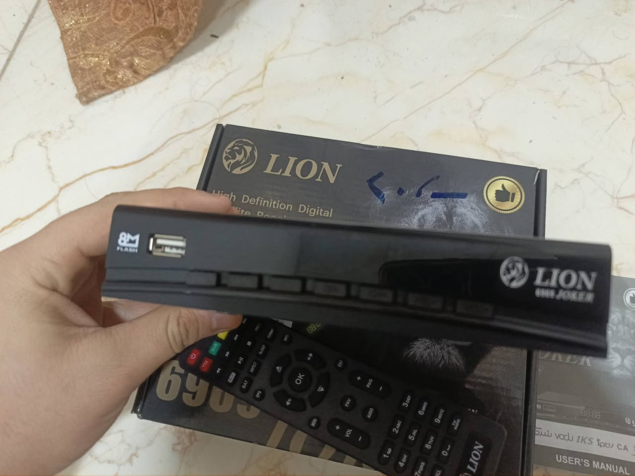 ستلايت ليون يشغل مشفر على لنت نايسات  يدعم لكارت همين جهاز مرتب كامل ملحقات  اخذتا قبل سبوع ب20 الف ما حتاجيتا عندي نجوم الرابعه سعرا 10 قفل ليريدا خل يراسلني وتساب  *********** مكاني ابو لخصيب حي العسكري قرب البلديه ليم المحكمه. سعرا 10
