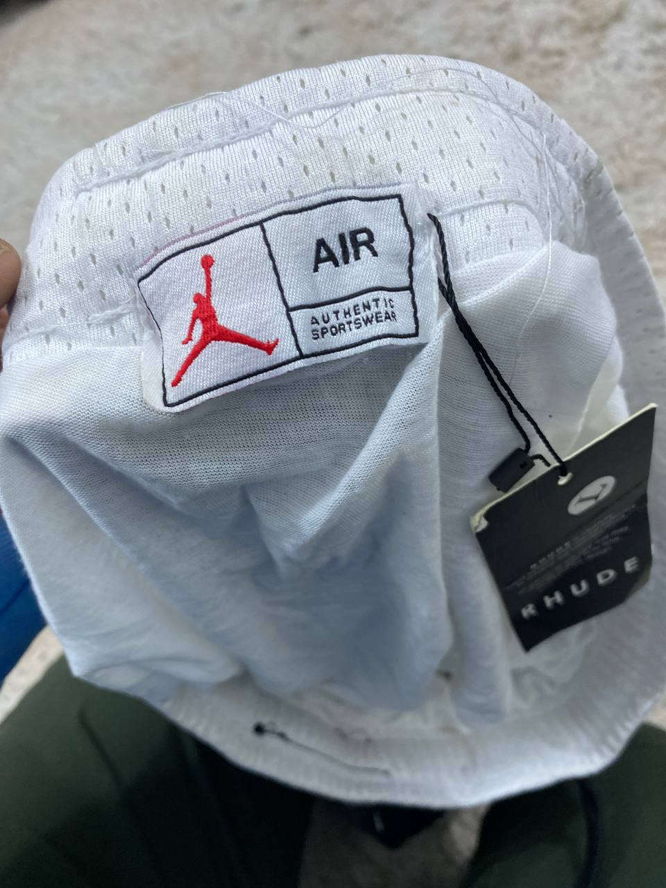 جوردن 
قياس مديم 
سعر 8 الف 
توصيل لجميع المحافظات 3 الف


**إذا كنت صاحب هذا الإعلان وتريد حذفه لأي سبب، رجاءا أرسل رسالة إلى الدعم الفني**