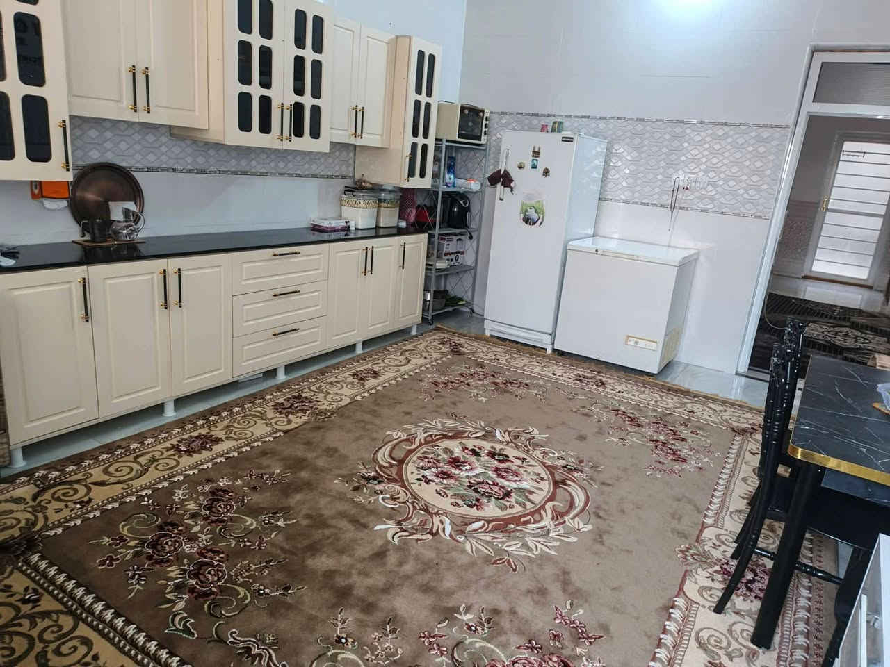 اعــلان دار بالدوح للبيع مساحة 214 طابو صرف بيع مستعجل
ط1 غرفتين وصالة وبراني ومطبخ وصحيات داخليه وخارجيه وطارمة صب كونكريت البيت جدآ جدآ نظيف ومرتب تحفة 
ط2 غرفتين وصالة وحمامات عكادة بناء سنه 2023 
بناء الشركة فقط هيكل وتشيط شخصي درجة أولى 
مطلوب للمصرف العقاري 88 مليون تسديد بشهر 460 ألف 
بيد صاحب العقار 75 بيع مستعجل 
البيت قريب ع أسواق الياقوت نهايته الدوح 
للاستفسار الاتصال  ***********
***********
