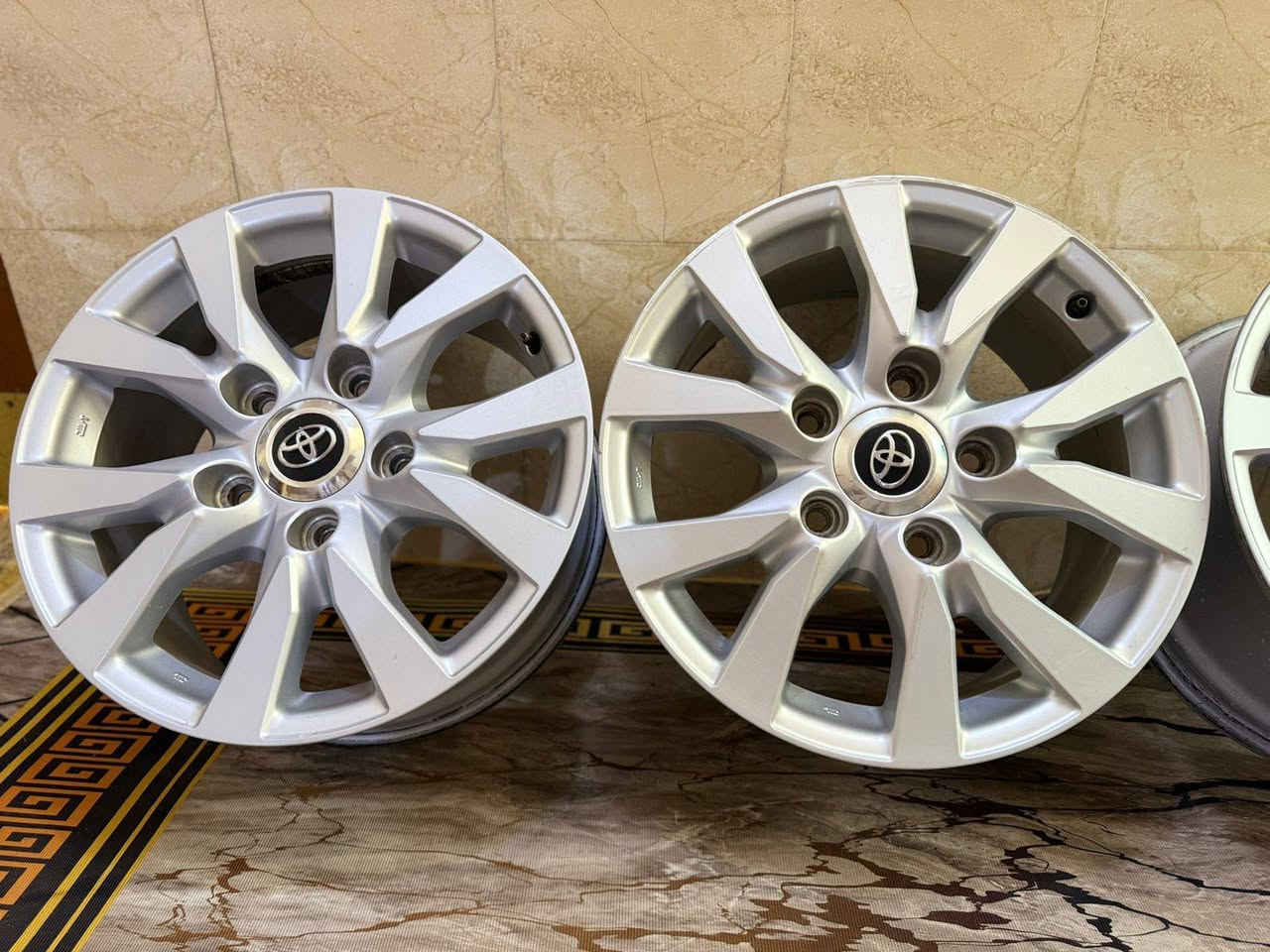 السلام عليكم للبيع تخم ويل لاندكروز جكساره جديد أصلي وكاله يرهم لجميع موديلات  الجكساره للستفسار ***********
