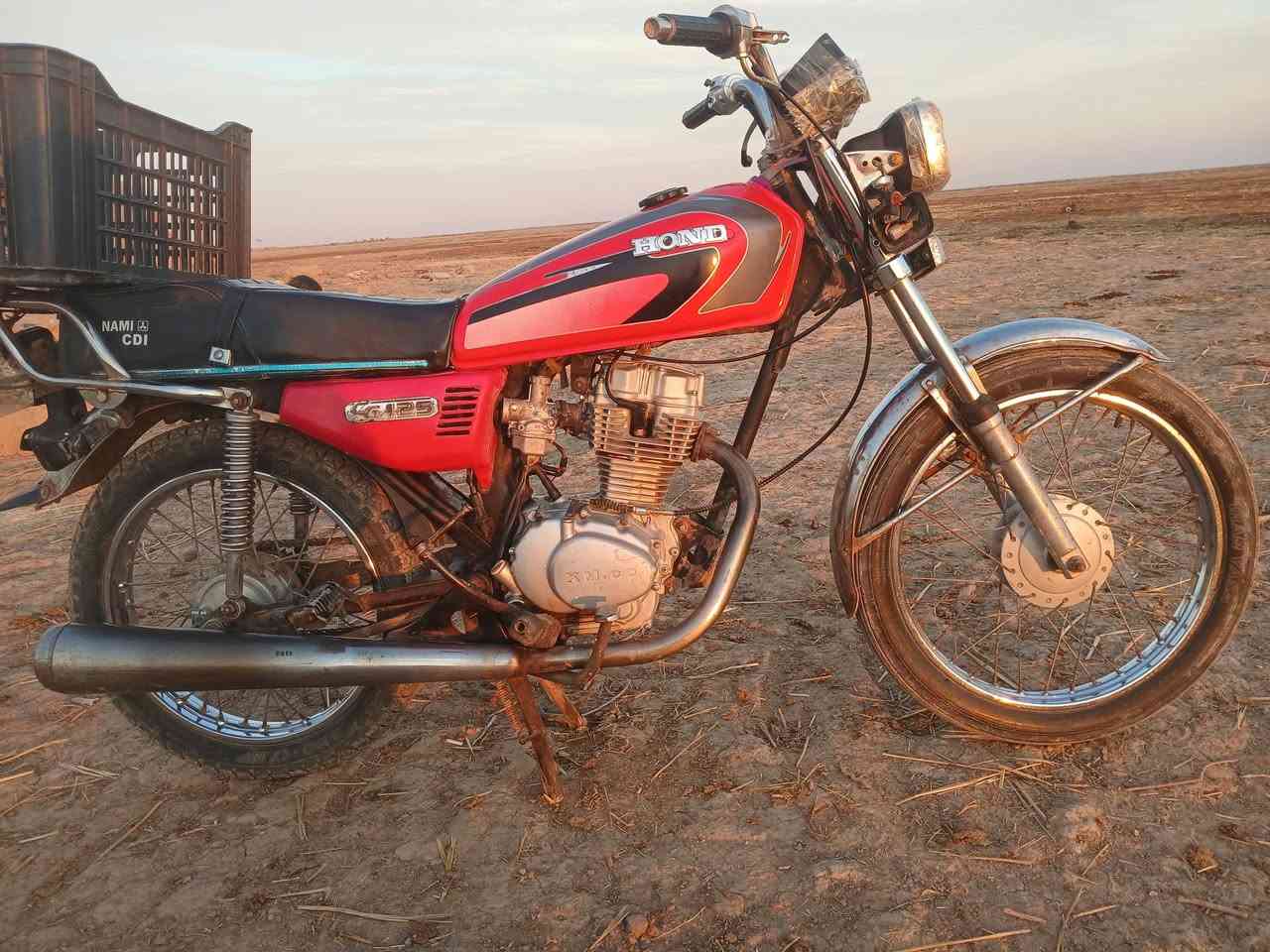 سلام عليكم اخوان البيع دراجه اربعه كير دراجه نضيفه مكينه نضيفه لادخن لاتنقص سعره ٣٥٠ وبيه مجال المكان علي الشرقي ***********
