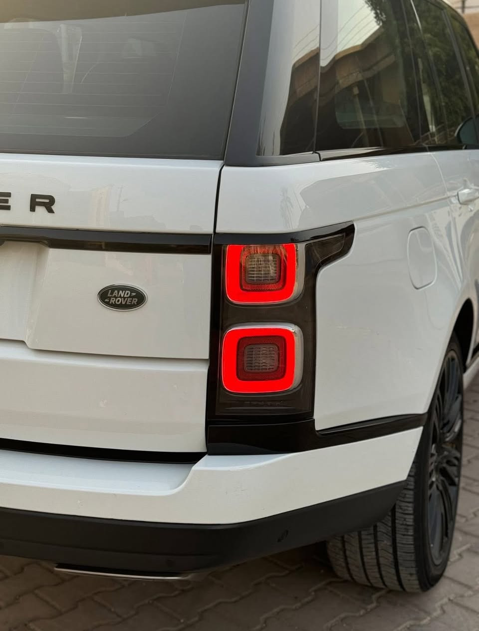 سلام عليكم
رانج روفر 2018 وكالة خليجي 
‏HSE ٦ سلندر سوبر 
فول موصفات عده التجوه الاخيره
كشنات تدفه تبريد تحكم كشنات الخلفيه 
رادر امامي و خلفي 
ابواب شفط و دواسات كهرباء
ويل 22
جكات تحكم تصعد و تنزل السياره
سياقه ذاتيه تحديد مسار و مثبت سرعه 
ماشيه 71 الف كيلومتر 
بيه صبغ شبر في الجاملغ الخلفي شبر تقريبا 
مكان السياره بغداد 
سعر 45 الف دولار و بيه مجال
***********
