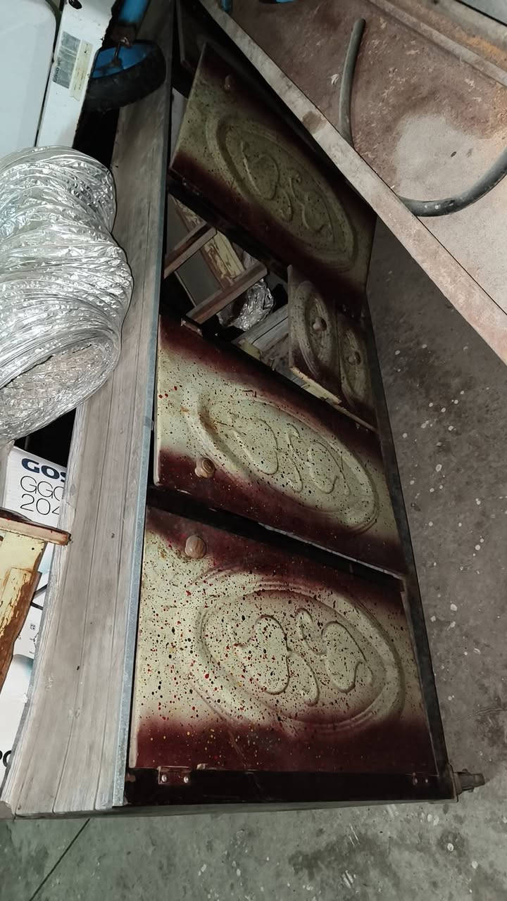 مرحبا عندي هي أغراض للبيع الي يريدهم يتواصل على هي الأرقام
***********
***********
