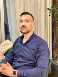 دكتور علي حميد الفحام • جراح عام • يساعد الفقراء