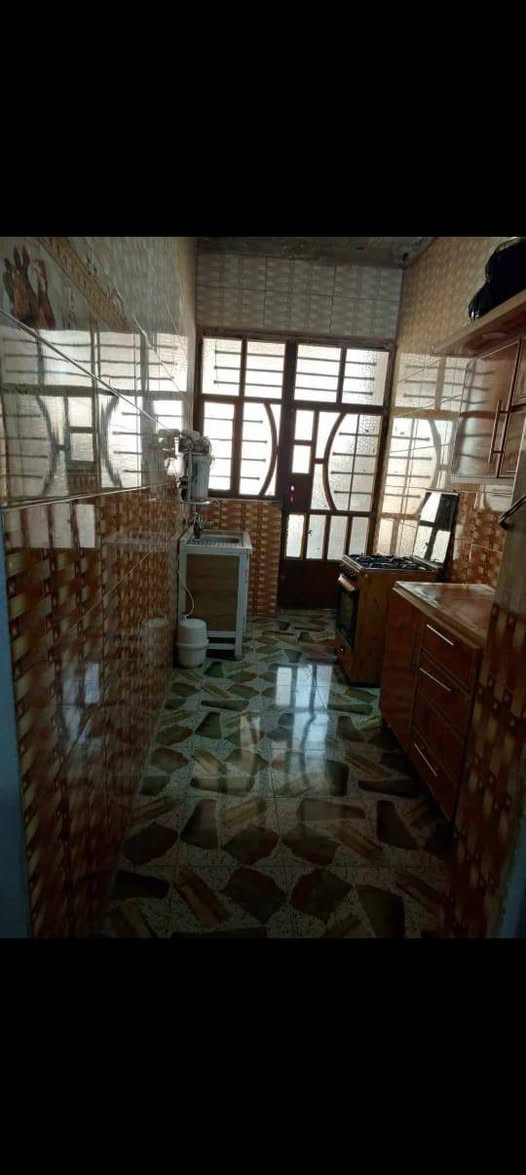 بيت طابقين أبو غريب حي الشهداء للبيع أو للايجار 
قرب السوگ المساحه 120متر 
بناء جديد طابو صرف تحويل ثاني يوم 
الطابق الثاني يحتوي على غرفه نوم ومطبخ وهول وحمام وسطح وطرمه كبيره بي درج خارجي ودرج داخلي 
الطابق الأرضي يحتوي على غرفه ومطبخ واستقبال وهول وحمام وطرمه كبيره 

السعر 110وبي مجال للأستفسار مراسله واتساب فقط *********** أو مراسله الخاص
