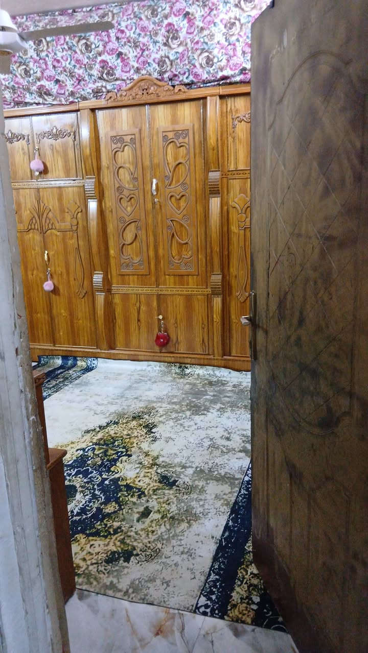 السلام عليكم بيت للبيع ركن مساحه ١٤٠م غرفتين وصاله ومطبخ وحمام واستقبال ومنور قرب حي الحضاره اسواق الجود بيت زراعي سند ٢٥ معامله تمليك في بلديه مرقم ماء كهرباء مولده السعر ٣٥وبيه مجال هذا رقم الجوال *********** ومن الله التوفيق للجميع
