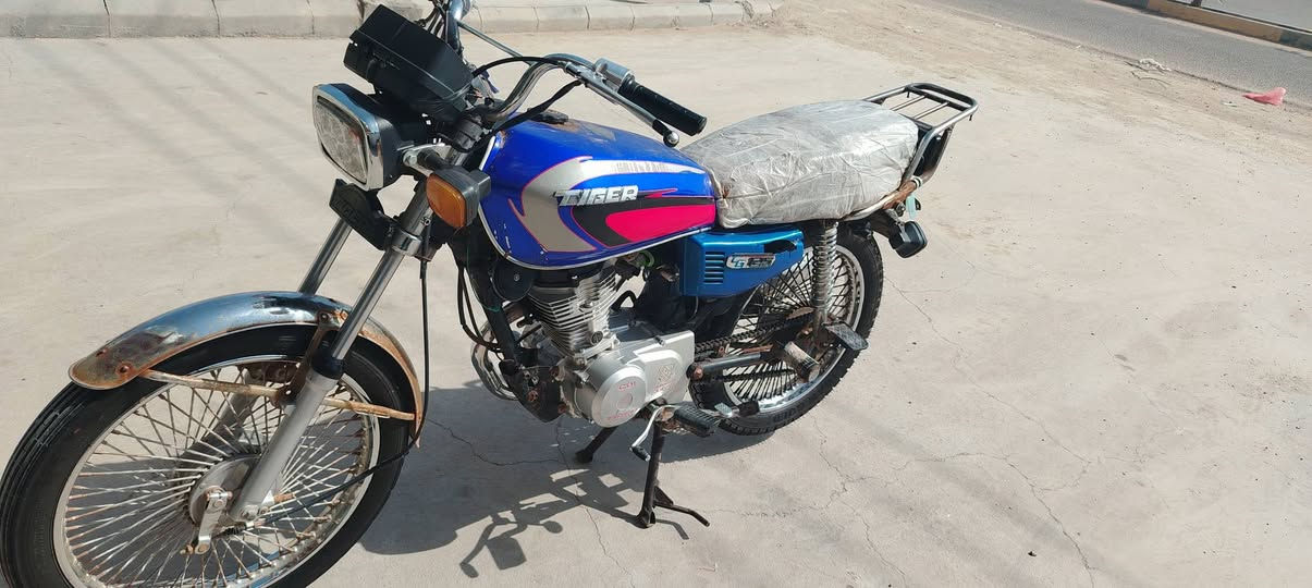 دراجه للبيع اربع اكير تايكر  موديل2019 كلك اوراقه ضايعه مكفوله من سرقه مجفته مره  وحده فقط متوازي ع بيع سعر 300وبيه مجال بيه مجال وتدلل عنواني طريق بغداد جامعت الزهراء للبنات  عامود 97 اللأستفسار أو تصال او وتساب ***********
