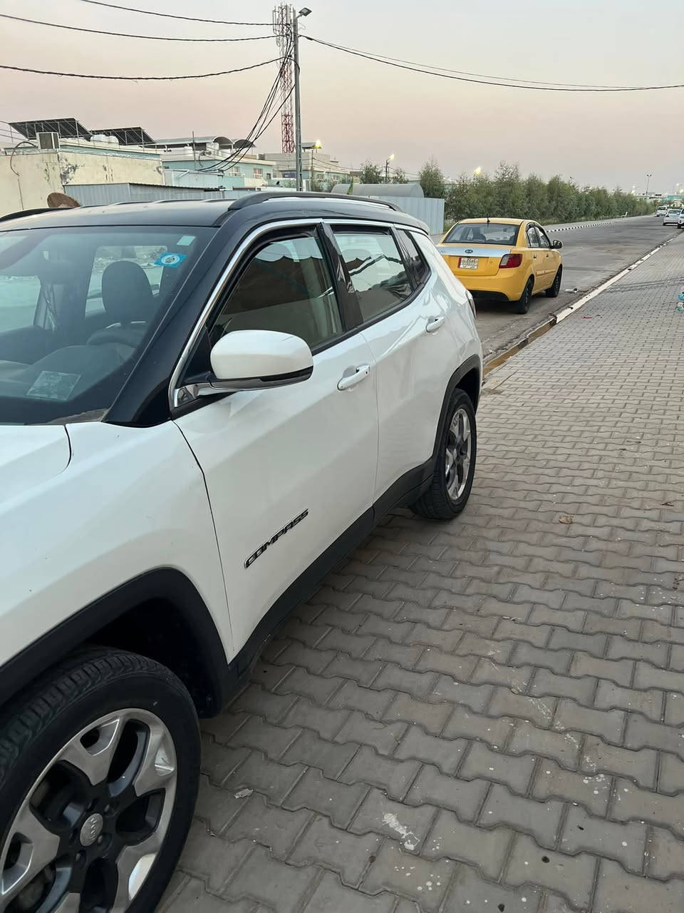 سلام عليكم 
جيب كومباس موديل 2018 للبيع او المراوس
ماشية 90,000km وقابل للزيادة 
تو كلر المواصفات المعروفة مالت الجيب حادثها موجود السونار كامل ورقم الشاصي السيارة كاملة من كير وتبريد وحدادية  بس المكينة مفتوحة السيارة وقبل يومين رجعت علية سيارة صارت بيها ضربة بسيطة اباب السايق مصورها هم 
سعرها 110 وبيها مجال ان شاءالله مكانها النجف ورقمها نجف دولي باسمي متواجد خاص او الرقم ***********
