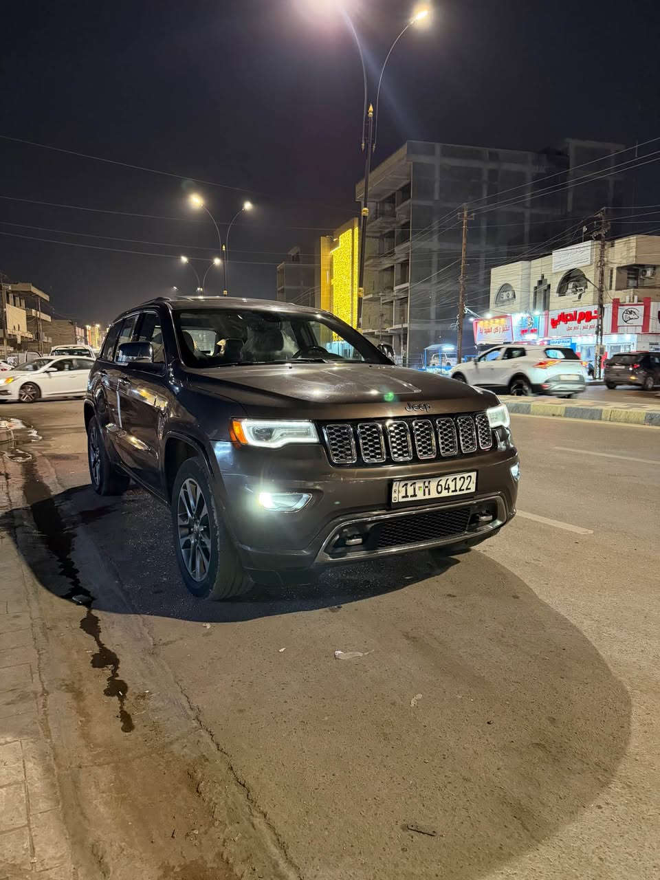 السلام عليكم للبيع جيب اوفر لاند 2018 فوول الفول مواصفات الاوفر لاند معروفه السياره حادثها من امريكا طخطخات بالصفاح ومصبوغه بجم كبس قماره مكفوله شواصي لغود مكفوله ايرباك التكمه فقط طاك سياره كلش حلوه يحتاجلها لمسات ترتيب رقم بغداد باسمي مكانها السيديه  السعر 18,800$ بيها مجال الاتصال *********** بغداد, العراق
