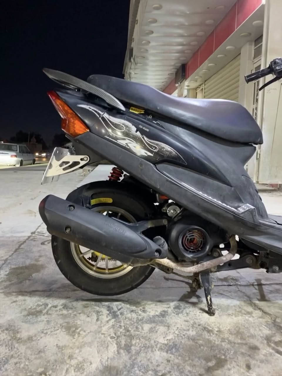 ماكس عدله للبيع 
بيها ويل نجمه اصلي 
وقاعده رقم ارجي اس 
بكلايت وشاير اربع ولفات 
مكينه بلاديه ما مفتوحه
كلج خلفي رياضي 
ملقط رياضي 
الدراجه احله من الصور 
سعر ٨٥٠وبيها مجال للشراي 
مكانها كربلاء حي السلام قرب محطه الغاضريه 
***********
