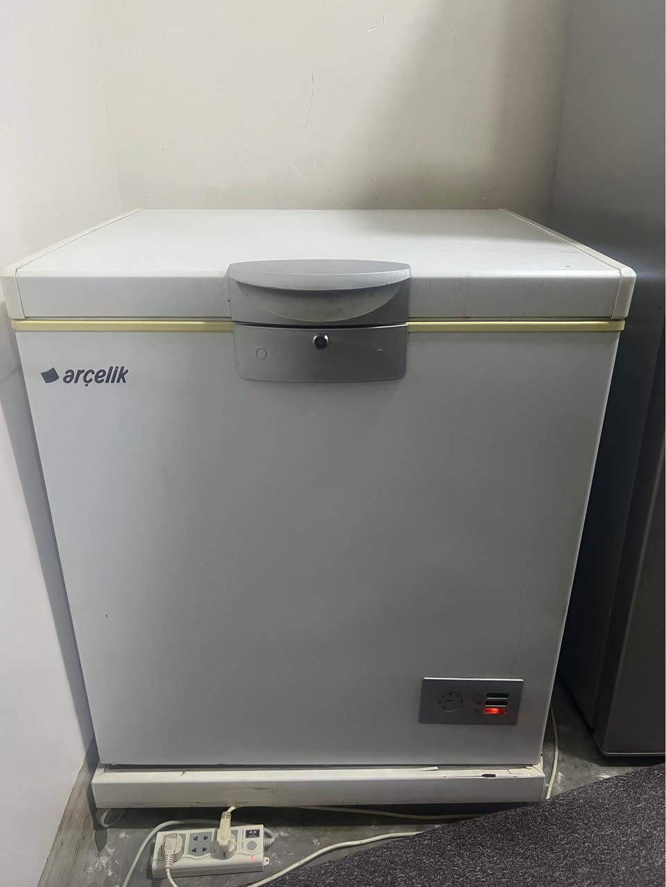 سەلاجە و موجەمیدە ئی ماڵی خۆمە بی عەیبن 
لە سلیمانیم 
سەلاجەکە 200 هەزار و مەجالی کەم 
موجەمیدەکە حەجمی وەسەتە 140 هەزار و مەجال 
***********ژ السليمانية, العراق
