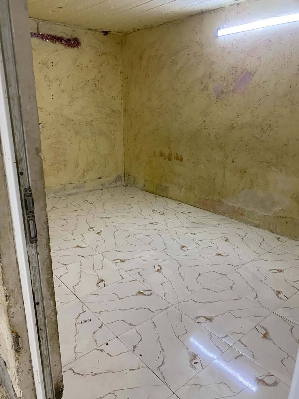 سلام عليكم 
بيت للأيجار 100 متر 
كراج وصحيات كامل 
بيت جاهز سيراميك كل نقص مابي
الموقع حي النور الأوله. قرب جامع الامام الحسن 
***********
