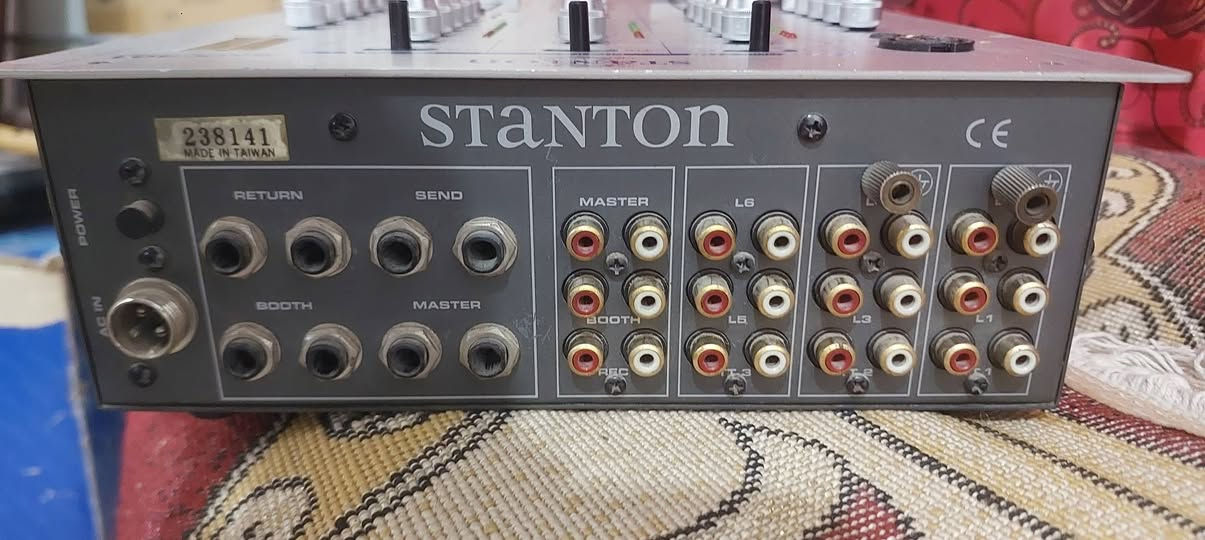 جهاز ستانتون مقسم صوت وليس مكبر اخرس الجهاز يستلم اكثر من خط ويصفي ويوزع للبيع
السعر ٦٠
***********
