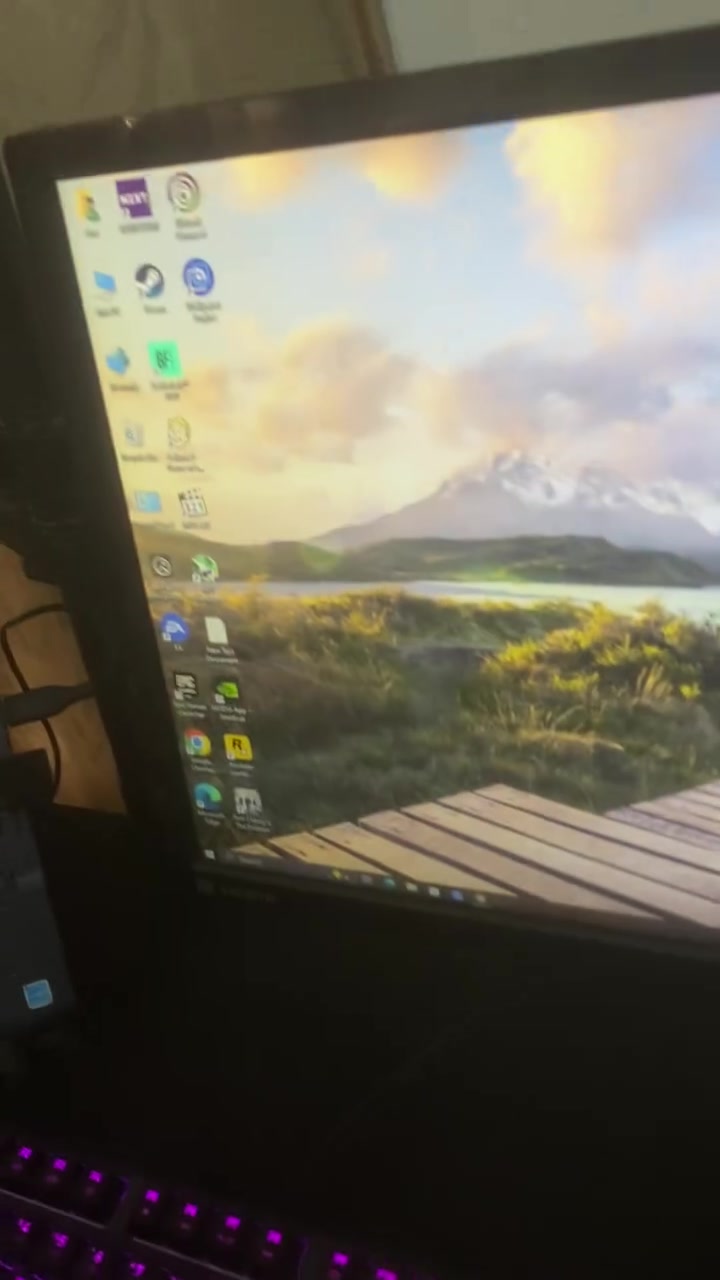 شاشة asus 
حجم ٢٤. 
٤٤ هرتز
١ms
استخدام قليل السعر ١٠٠ 
حامل شاشة الاولى تتحمل شاشتين سعرها ٧٠ قفل 
التتحمل شاشه ٢٠ الف قفل 
مكاني بغداد غزاليه ***********
