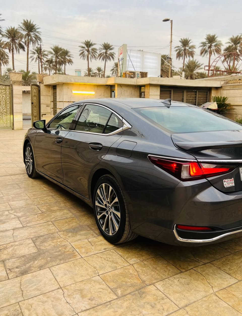 السلام عليكم 😎🔥 بيع مراوس شنو عندك نزل 
لكزس  ES 250  
الموديل  2021 وارد امريكي بانزين فقط 
صور الحادث مرفقه 🔻ب اسفل المنشور 
رقم اربيل سنويه ب اسمي تحويل مباشر 
عداد المسافه 55 الف KM 
المواصفات 🔰
بصمه ابواب وتشغيل 
فتحه سقف 
محرك 4V 2.5 
شاشه 
كامره 
داخل جلد 
كشنات كهرباء 
سقف كنتارا 
مري قلاب عند الرجوع
اوتو ستوب
سستم صوت 
رادارت محيطه + نقط عمياء 
وبعد بيها مواصفات 
📦لمعرفة السعر اضغط على رقم 1 في التعليقات 👇🏻✉️

 📍 مكان السياره / بغداد الكاظميه 

📞 ***********

📞 ***********
