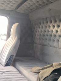 شاحنة • بدون تفاصيل