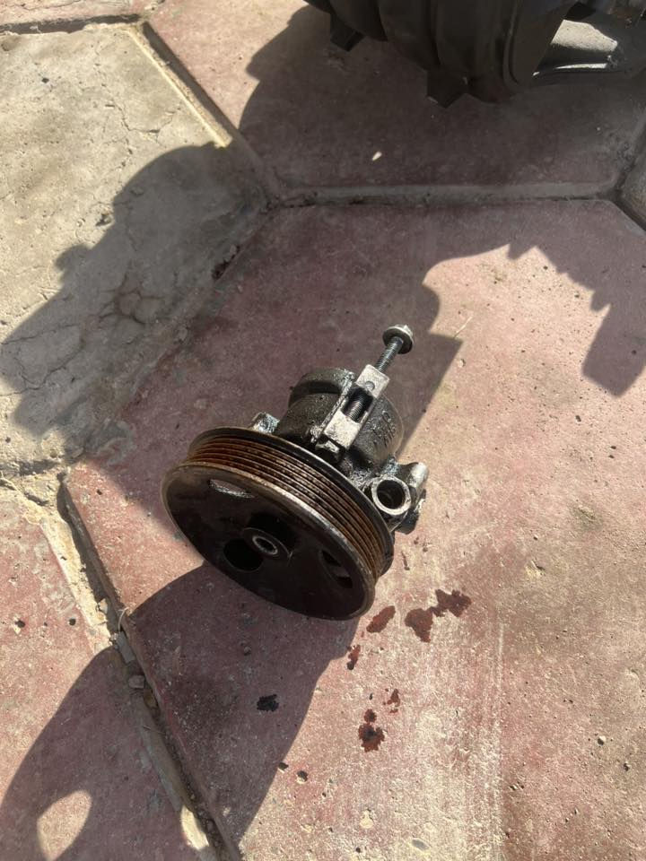 سلام عليكم غراض نوبرا او اوبترا
١-كور وثلاجه شرط الشغل
٢-داينمو 
٣-سلف
٤-جويتر
٥-تخم نوزلات ومسطر 
٦-باور ستيرن
مكاني بغداد المحموديه
رقمي ***********
